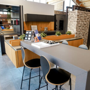 Designküche mit Insel anthrazit grifflos