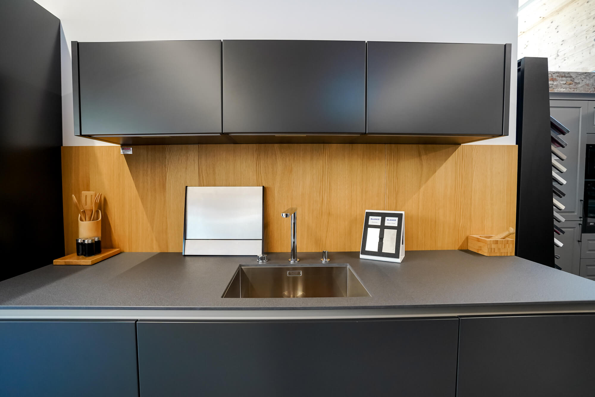 Designküche mit Insel anthrazit – Bild 6