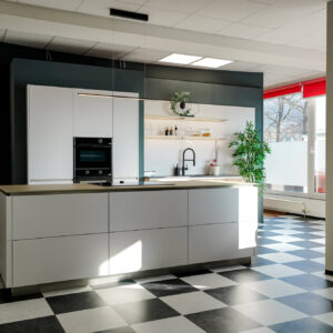 Moderne Inselkueche Weiss grifflos matt