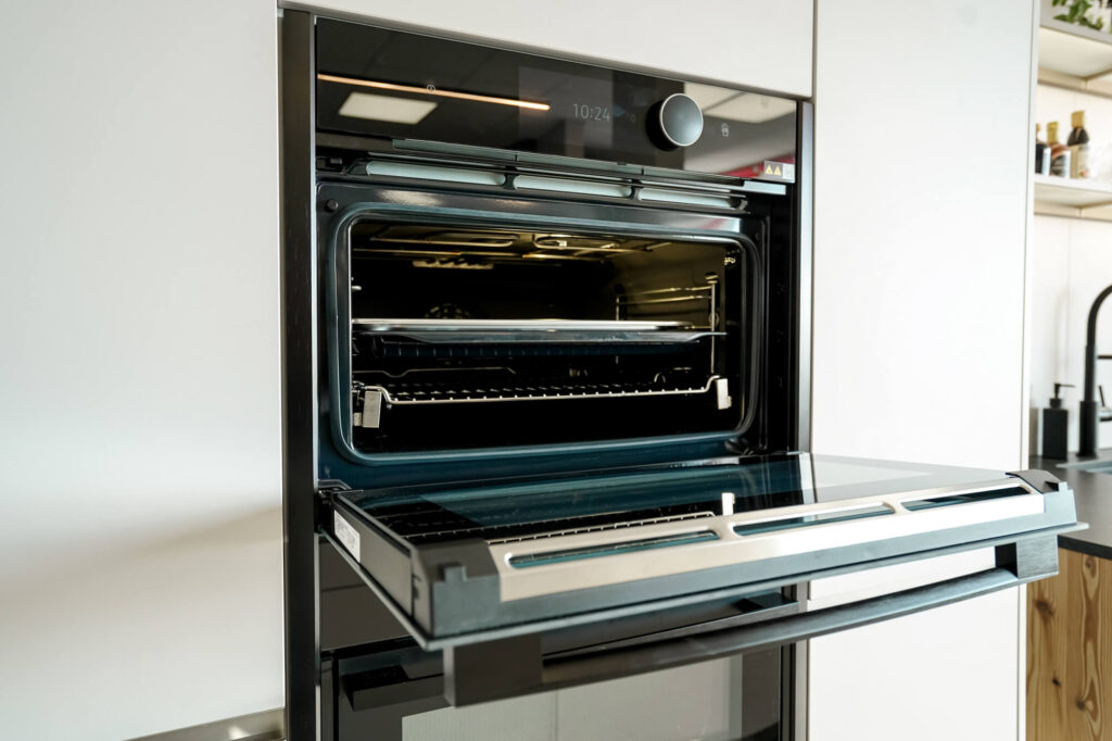 neff backofen inselküche_modern_grifflos_weiß