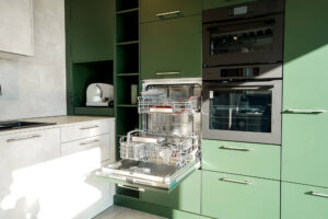 Kuechengeraete schueller_l-kueche_design_grau_gruen_neff geschirrspueler