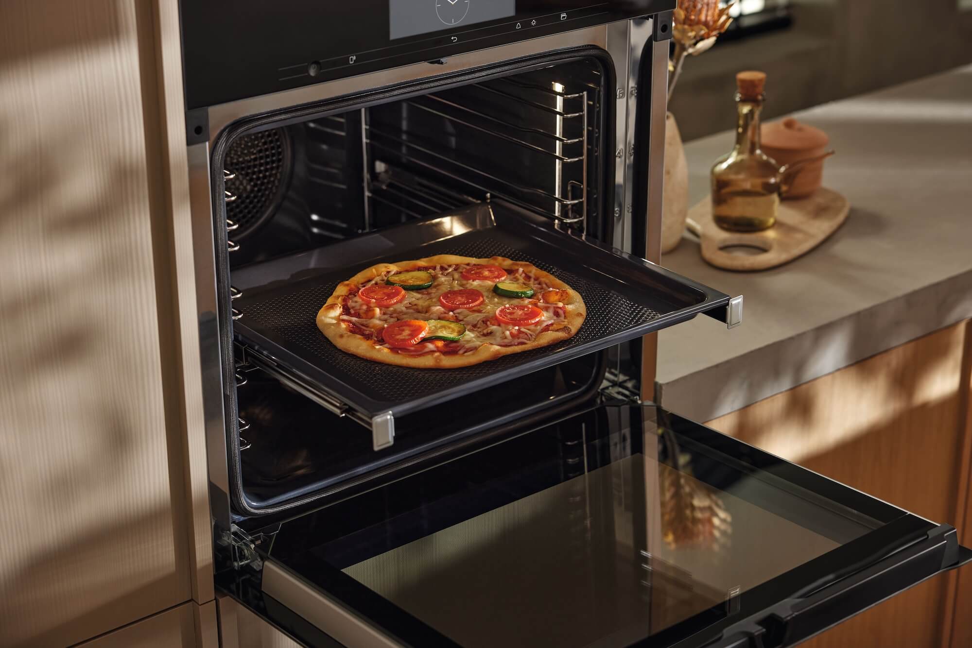 Miele-Backofen-H-2465-B-ACTIVE-Obsidianschwarz-eingebaut