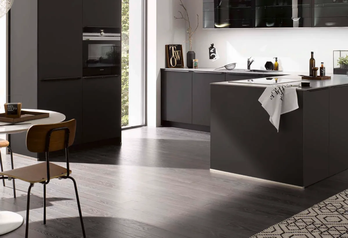Bauformat Potsdam mit Matrixlack-Front